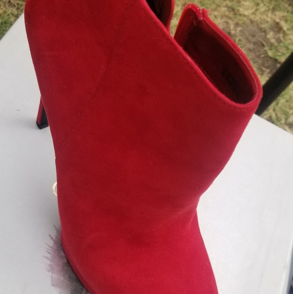 Heels - Picture 2 of 10